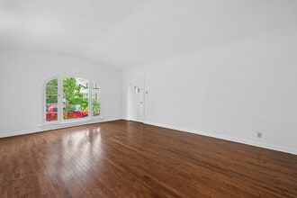 429 N Gardner St, Unit 431 in Los Angeles, CA - Building Photo - Building Photo