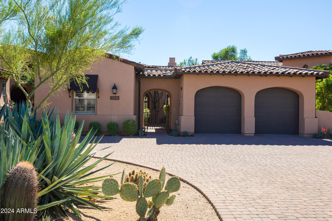 8883 E Mountain Spring Rd in Scottsdale, AZ - Building Photo