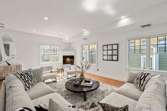 345 W Broadway in Boston, MA - Building Photo - Building Photo