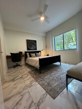 223 NE 27th St, Unit A3 in Miami, FL - Foto de edificio - Building Photo