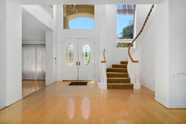 25339 Prado De Los Arboles in Calabasas, CA - Building Photo - Building Photo