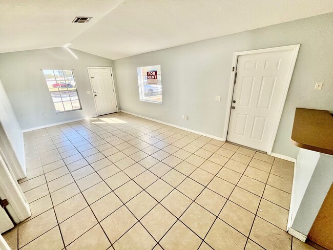 38639 Rose Ln in Zephyrhills, FL - Foto de edificio - Building Photo