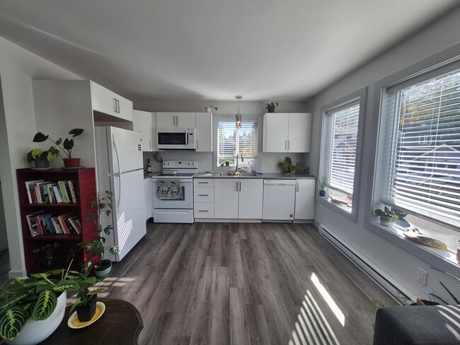 2513 W Trail Ct in Sooke, BC - Building Photo - Building Photo