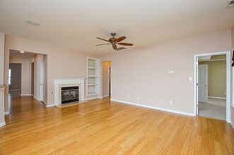 6511 Falls Lake Dr in Charlotte, NC - Building Photo - Building Photo