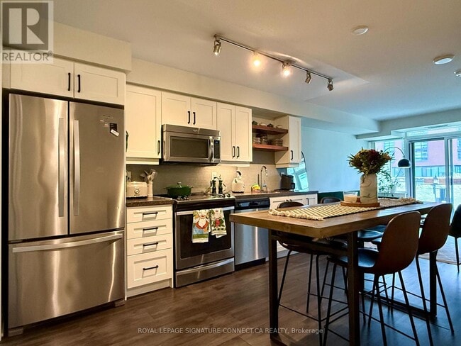 property at 525-525 Adelaide St W