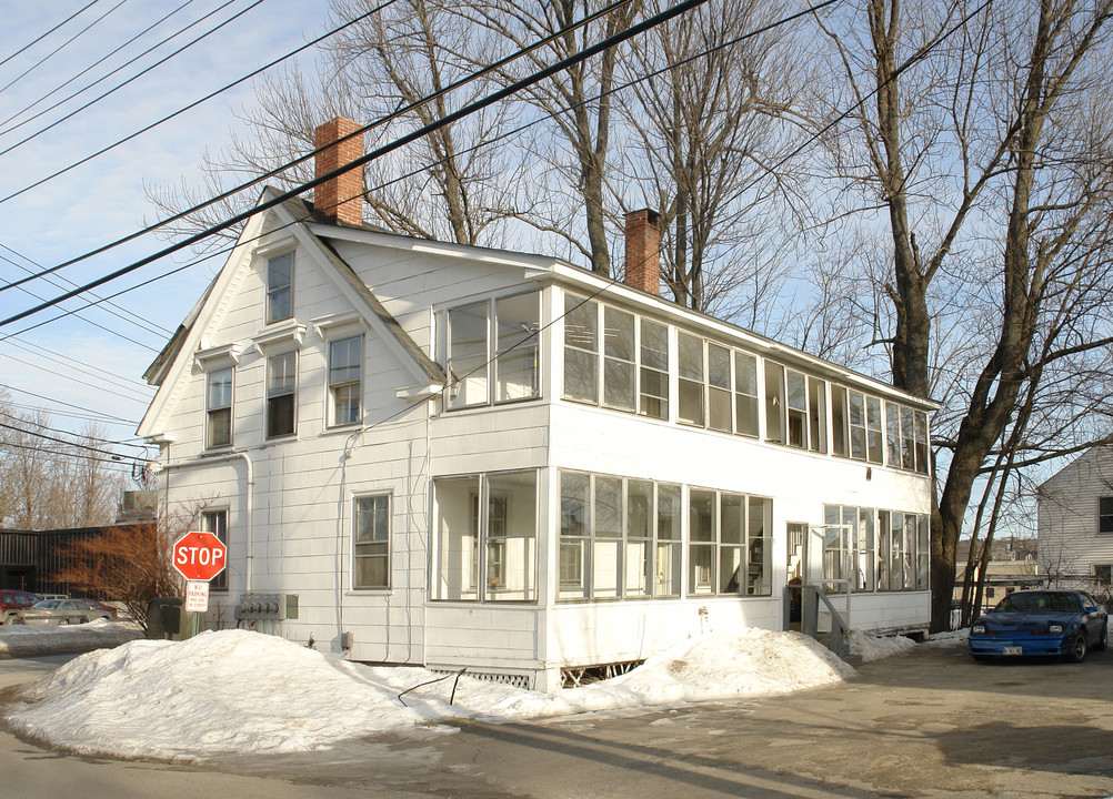 21 Summer St in Augusta, ME - Foto de edificio