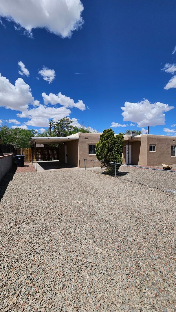 2741 Montclaire Dr NE in Albuquerque, NM - Building Photo - Building Photo