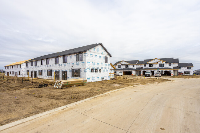 Ridgedale Heights in Johnston, IA - Building Photo - Building Photo