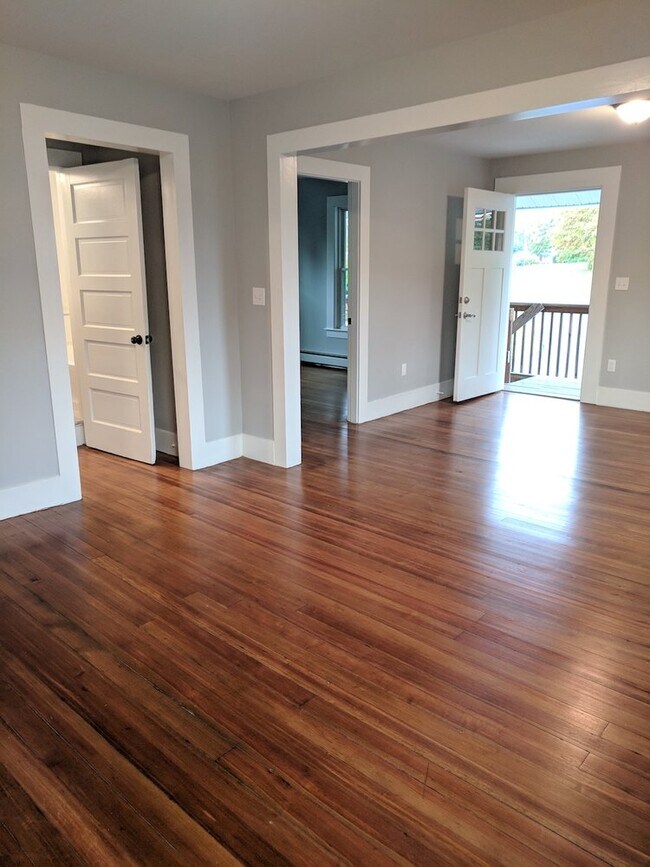 60 Summer St, Unit Apt 2 top floor in Newport, NH - Building Photo - Building Photo