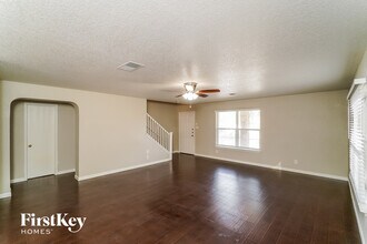 7613 Forest Vale in Live Oak, TX - Building Photo - Building Photo