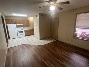 702 E 11th St in Russellville, AR - Building Photo - Building Photo