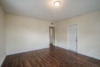 8 Seward Street, Unit 3rd Floor in Worcester, MA - Foto de edificio - Building Photo