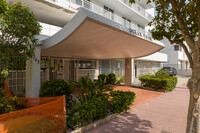 Ocean Point Condominium in Miami Beach, FL - Foto de edificio - Building Photo