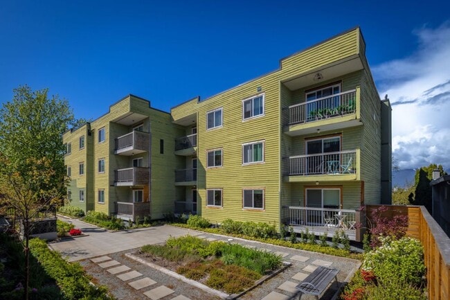 property at 1016 E 8th Ave