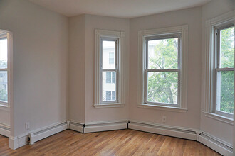 2 Ivaloo St, Unit #4-B in Somerville, MA - Building Photo - Building Photo