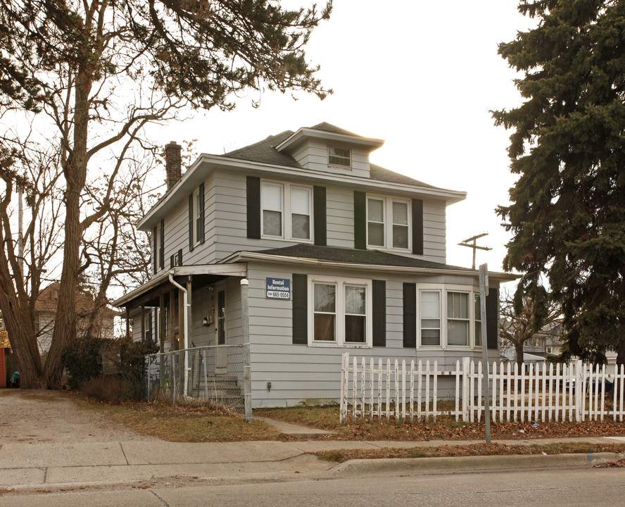 Eastern Mich Student Income Property in Ypsilanti, MI - Building Photo