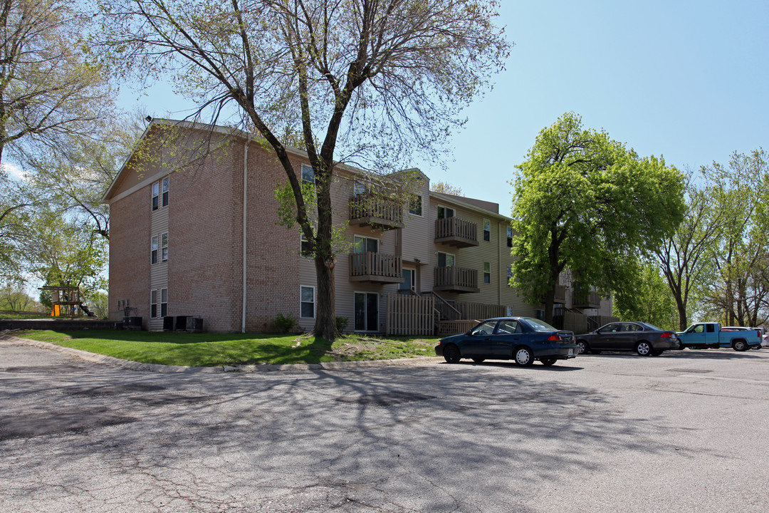 Broadway Village in Kansas City, MO - Building Photo