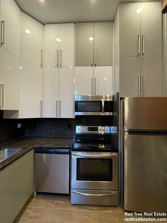 1028 Commonwealth Ave, Unit 3 in Boston, MA - Foto de edificio