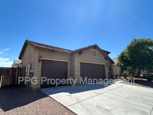 17531 W Fetlock Trl in Surprise, AZ - Building Photo - Building Photo