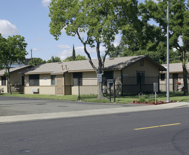 Eskaton Wilson Manor in West Sacramento, CA - Foto de edificio - Building Photo