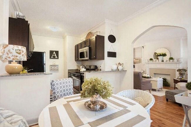 901 W Argyle St in Chicago, IL - Foto de edificio - Building Photo