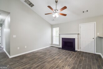 9407 Rollinghills Dr in Jonesboro, GA - Building Photo - Building Photo