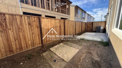 5218 Senesta Cir in Sacramento, CA - Building Photo - Building Photo