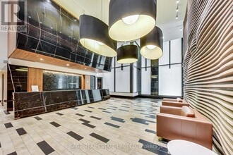 111 Bathurst St in Toronto, ON - Building Photo - Building Photo