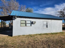 900 E Danube St in Portales, NM - Building Photo - Building Photo