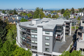 One West Condominiums in Seattle, WA - Building Photo - Building Photo