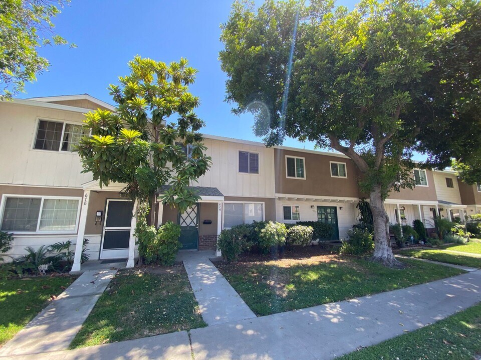 676 E 5th St in Azusa, CA - Building Photo