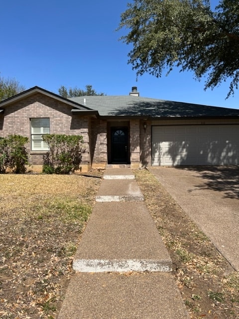 1218 Saint John Loop in Laredo, TX - Foto de edificio - Building Photo