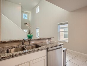 2016 Grow Ln in Austin, TX - Foto de edificio - Building Photo
