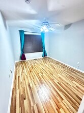 805 Dahlia Cir in Dayton, NJ - Foto de edificio - Building Photo