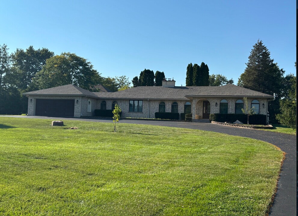 406 S Lauder Ln in Inverness, IL - Building Photo