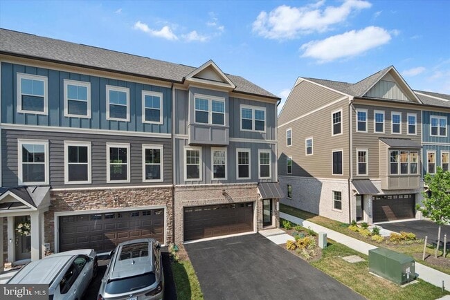 1051 Venifena Terrace SE in Leesburg, VA - Building Photo - Building Photo