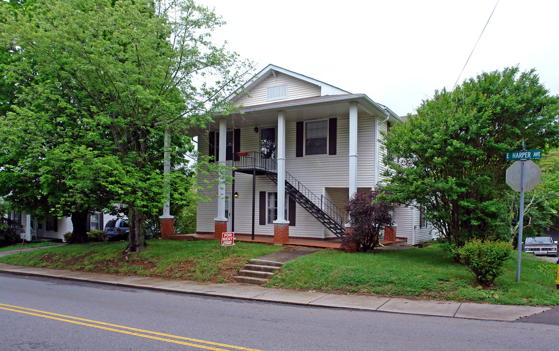 1011 E Harper Ave in Maryville, TN - Foto de edificio