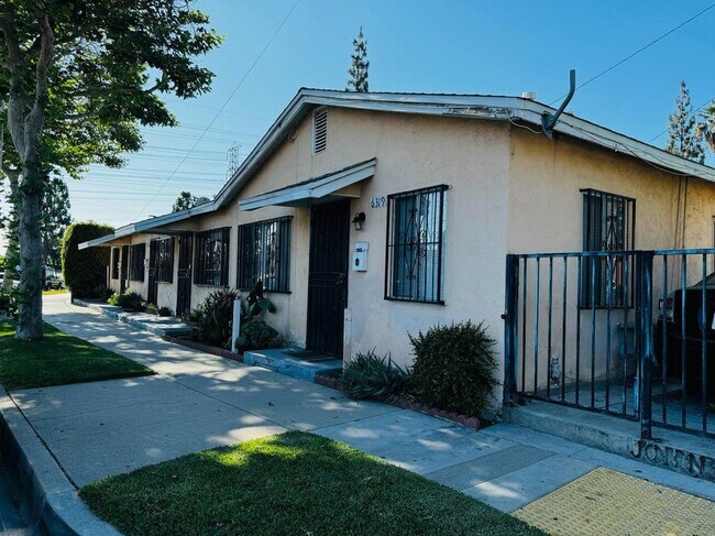 6319 Gallant St in Bell Gardens, CA - Foto de edificio - Building Photo