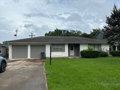 2529 HAMPTON LANE in Port Neches, TX - Building Photo