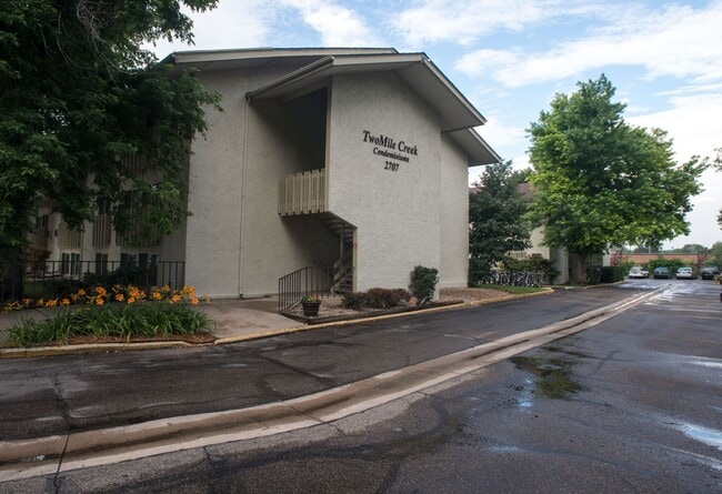 property at 2707 Valmont Rd