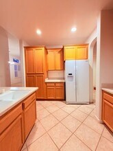 10157 Lofton Way in Elk Grove, CA - Building Photo - Building Photo