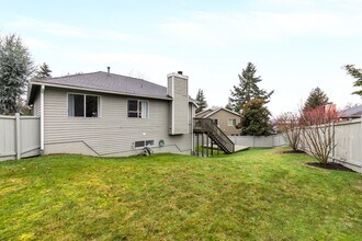 6304 110th Ave NE in Kirkland, WA - Building Photo - Building Photo