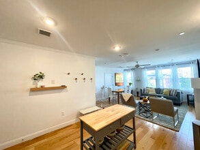 1015 Tremont St, Unit 4 in Boston, MA - Building Photo - Building Photo