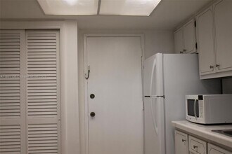 1400 NE 169th St in Miami, FL - Building Photo - Building Photo