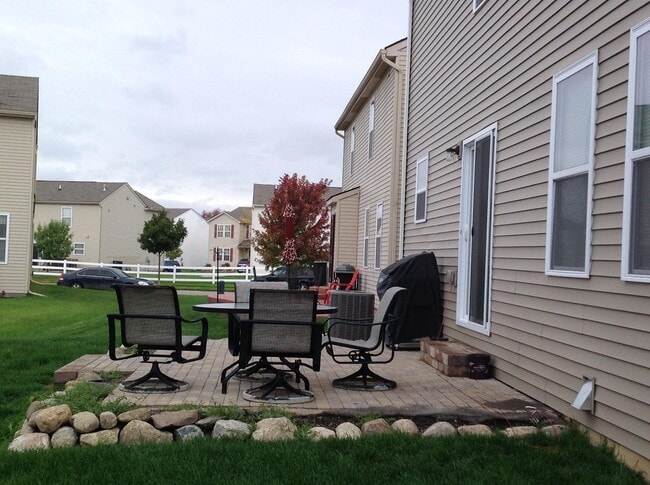 8032 Beechwood Blvd in Dexter, MI - Building Photo - Building Photo