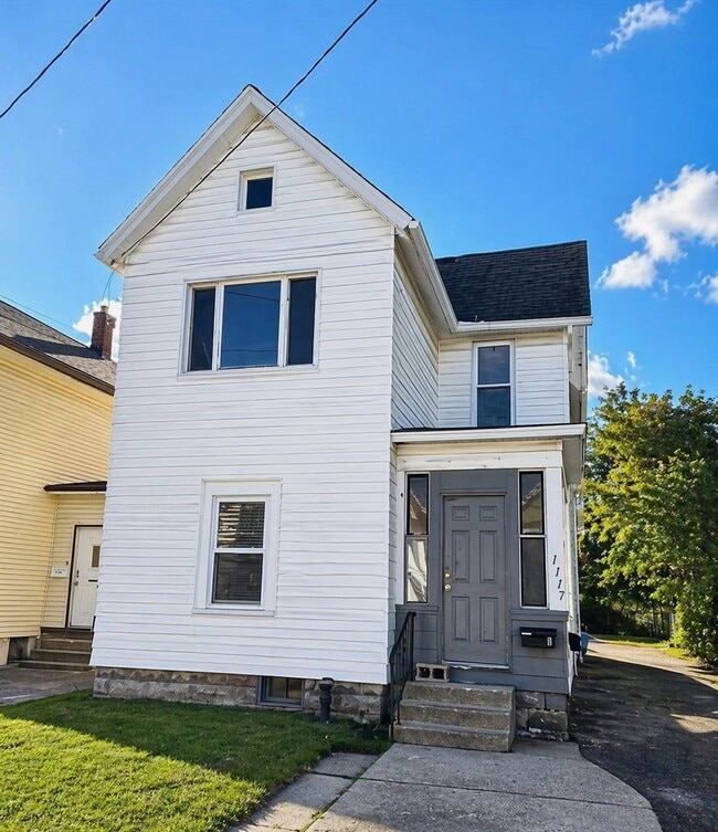 1117 E 9th St, Unit 2, Unit 2