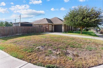 910 S Nebraska St in Alton, TX - Building Photo - Building Photo