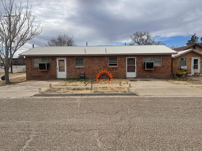 1404 S Avenue J in Portales, NM - Foto de edificio