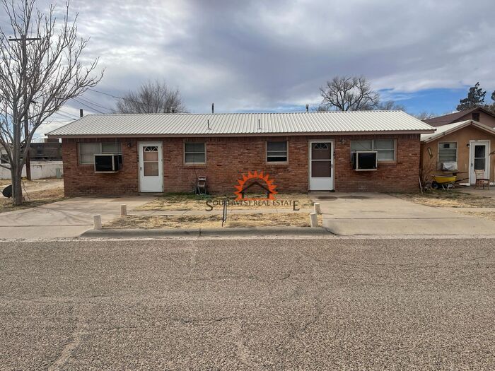 1404 S Avenue J in Portales, NM - Building Photo