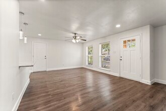 4135 Hill Oak Dr in Houston, TX - Building Photo - Building Photo